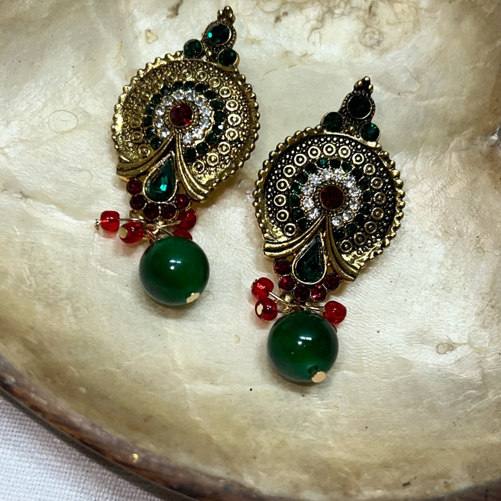 Elegant Gold‎ and Green Earrings - Picture 3 of 7